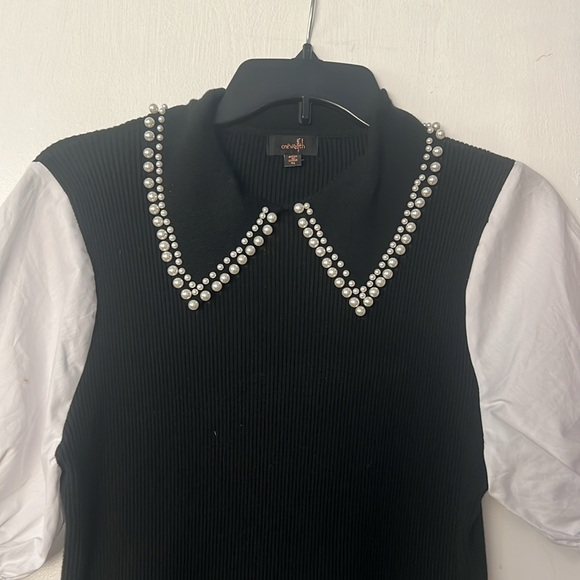 Stylish Black and White collar Blouse - Picture 2 of 3